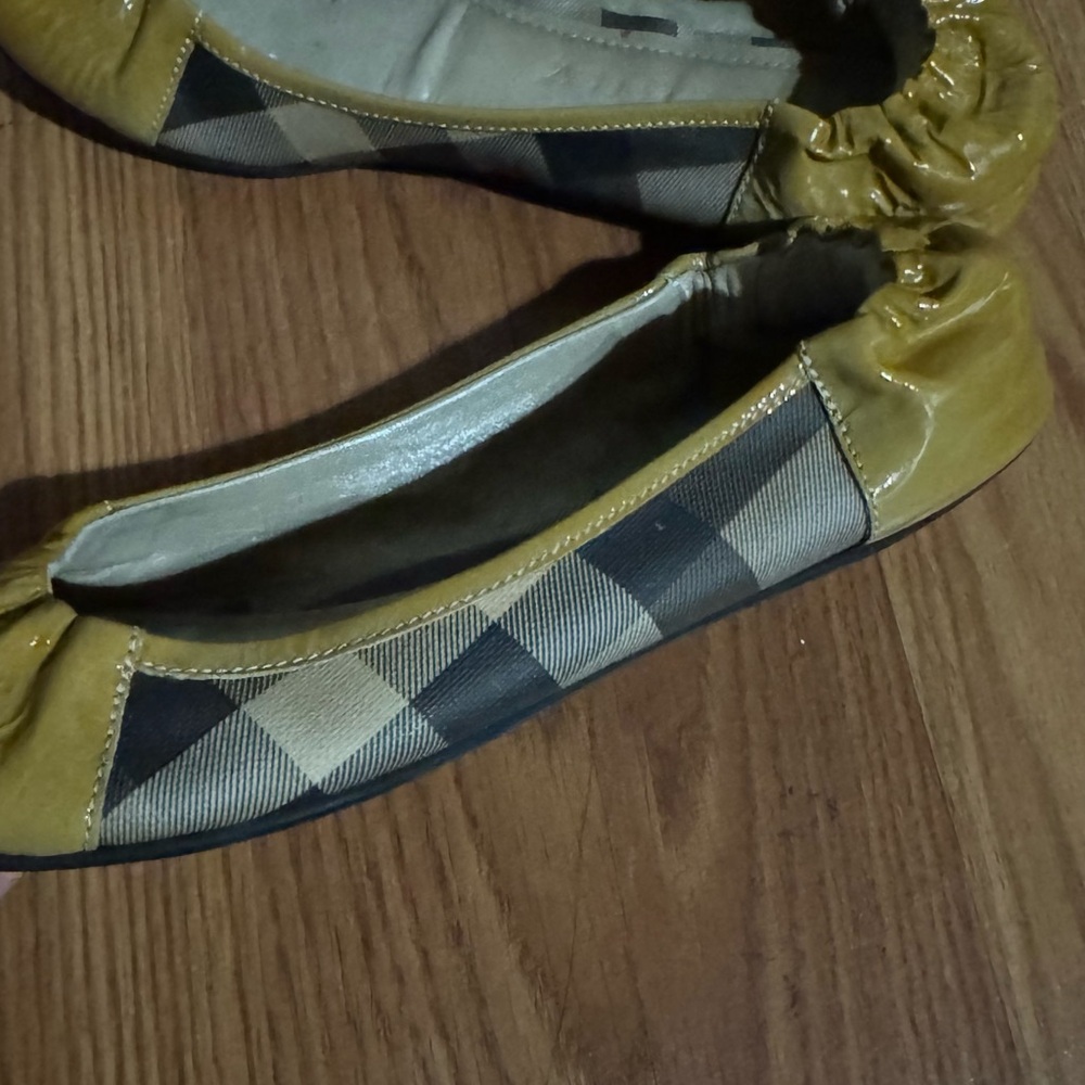 Burberry Nova Check Beige Patent Leather Ballet Flats Classic Preppy Old Money - Picture 8 of 9